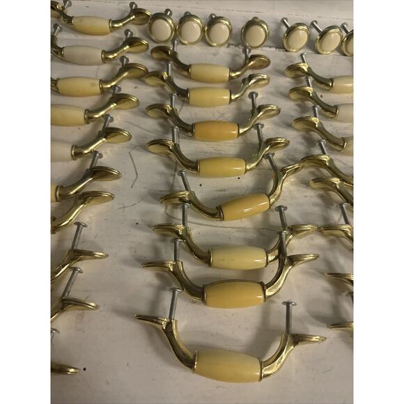 Vtg 26 + 7 pc Drawer Cabinet Pulls Knobs Lot Vintage Gold Ivory Cream - Picture 4 of 5